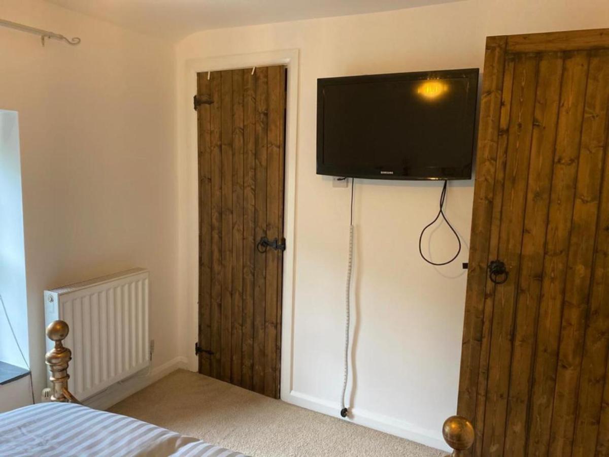 2-Bed Cottage In In Welsh Valley Nr Swansea Bagian luar foto