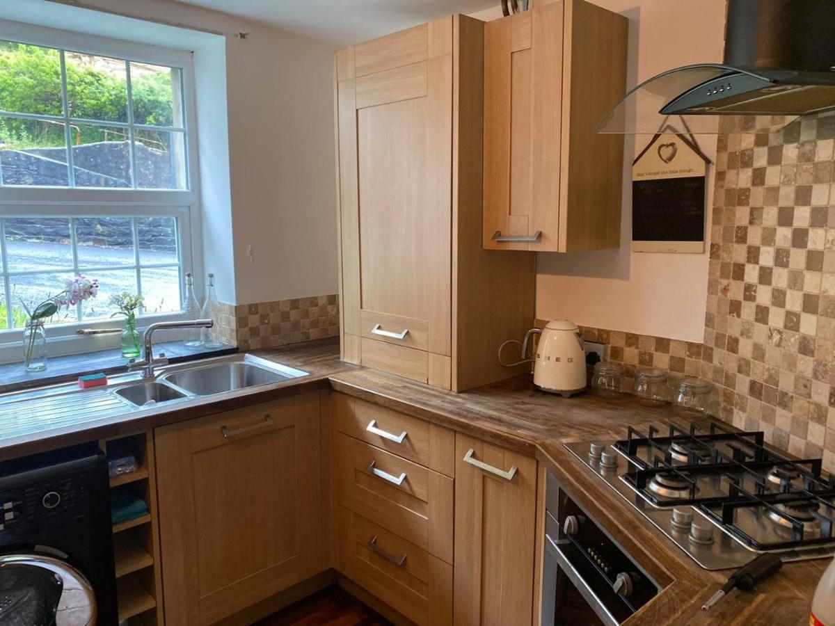 2-Bed Cottage In In Welsh Valley Nr Swansea Bagian luar foto