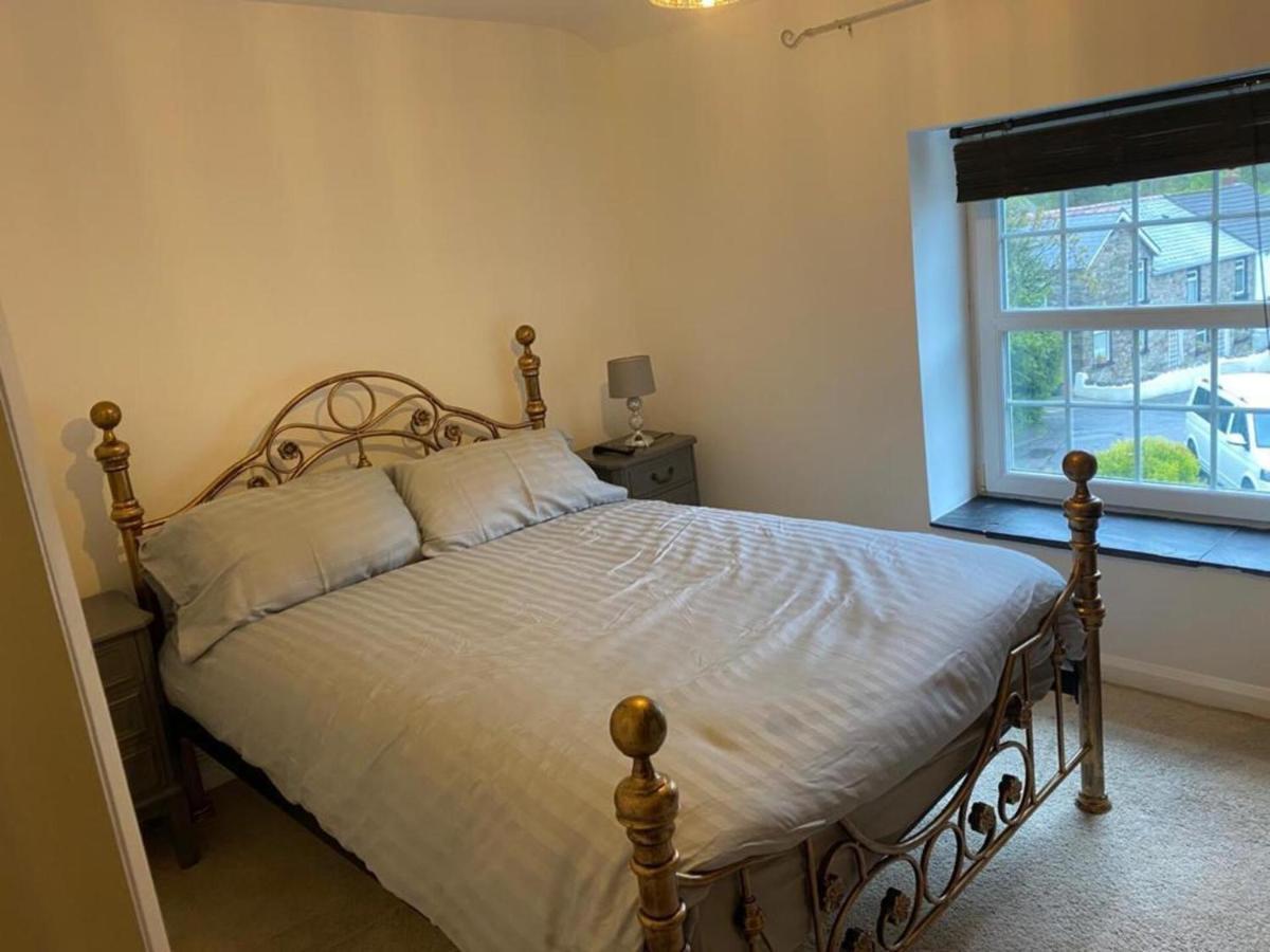 2-Bed Cottage In In Welsh Valley Nr Swansea Bagian luar foto